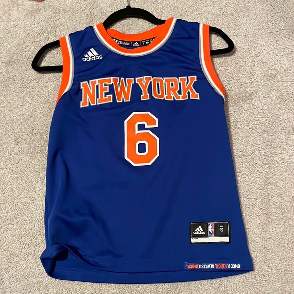 Boys size small Knicks porzingis jersey